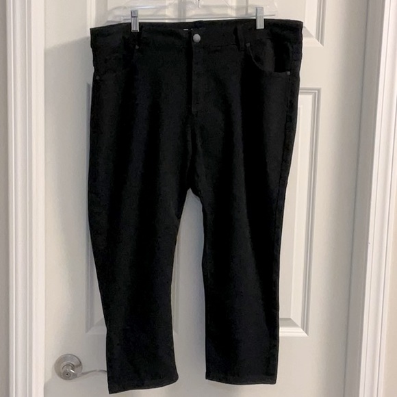 Tahari Black Capri Pants EUC - Picture 4 of 9